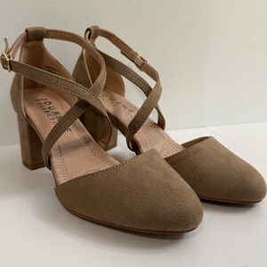 Journee Collection Taupe / Nude Crisscross Suede Block Heel Pumps size 6